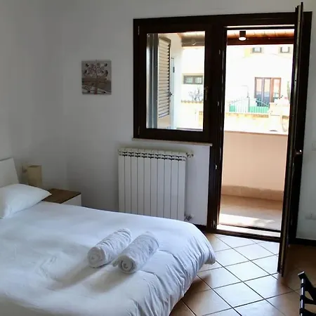 The Garden House Fco, Self Check In And Free Private Parking Apartment Fiumicino
